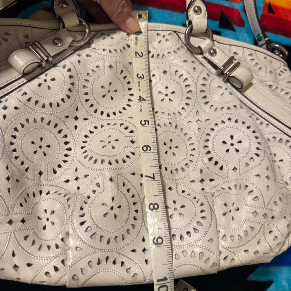 Elegant Coach White Designer Handbag - Picture 6 of 7